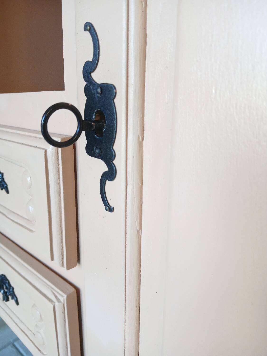 Peach-coloured TV unit