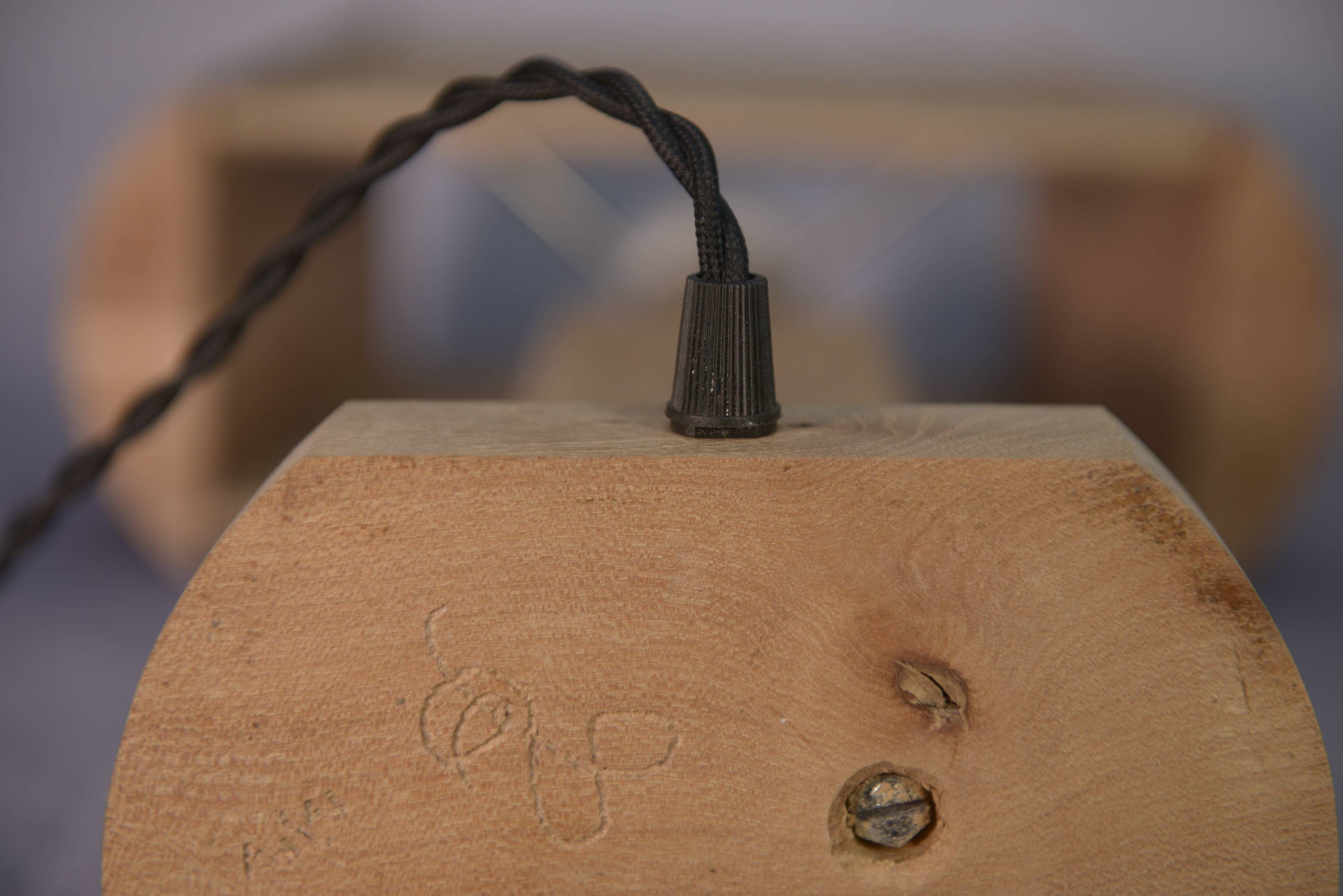 Brutalist lamp in elm and solid oak with a cord shade – 1980s