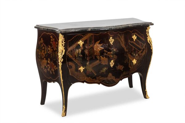 Commode sauteuse en laque avec son marbre. Années 1950.