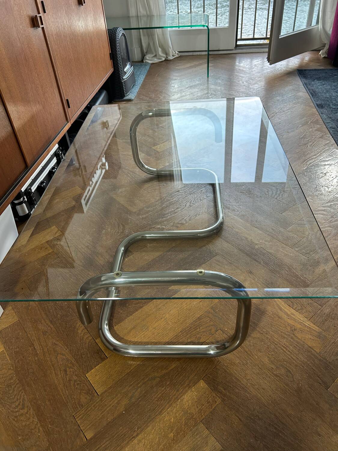 1970s design coffee table in rectangular glass with chrome legs
