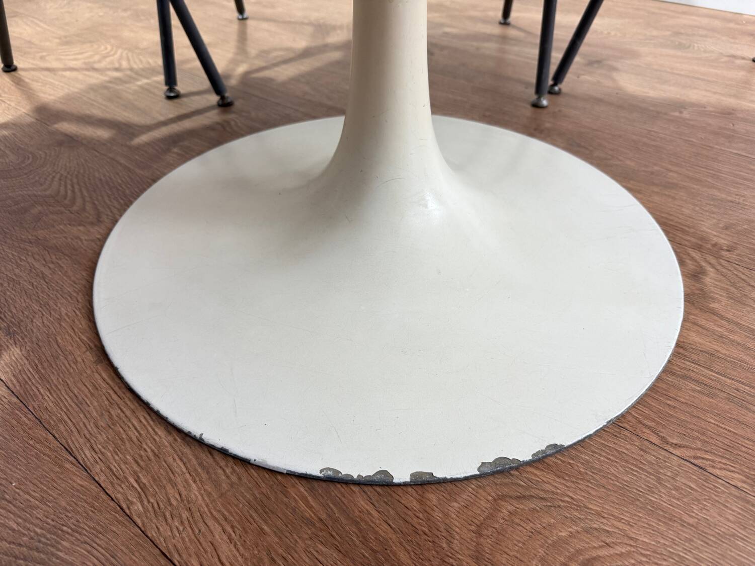White round tulip-legged table attributed to Arkana