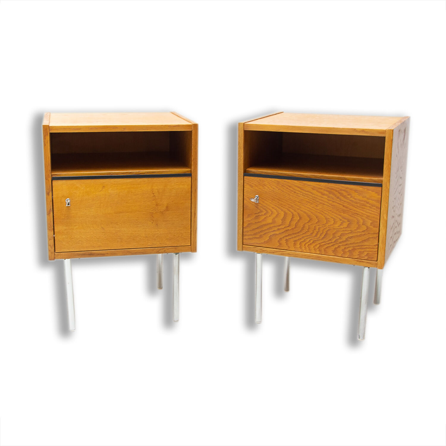 Paire de tables de chevet du milieu du siècle, années 1960, Tchécoslovaquie