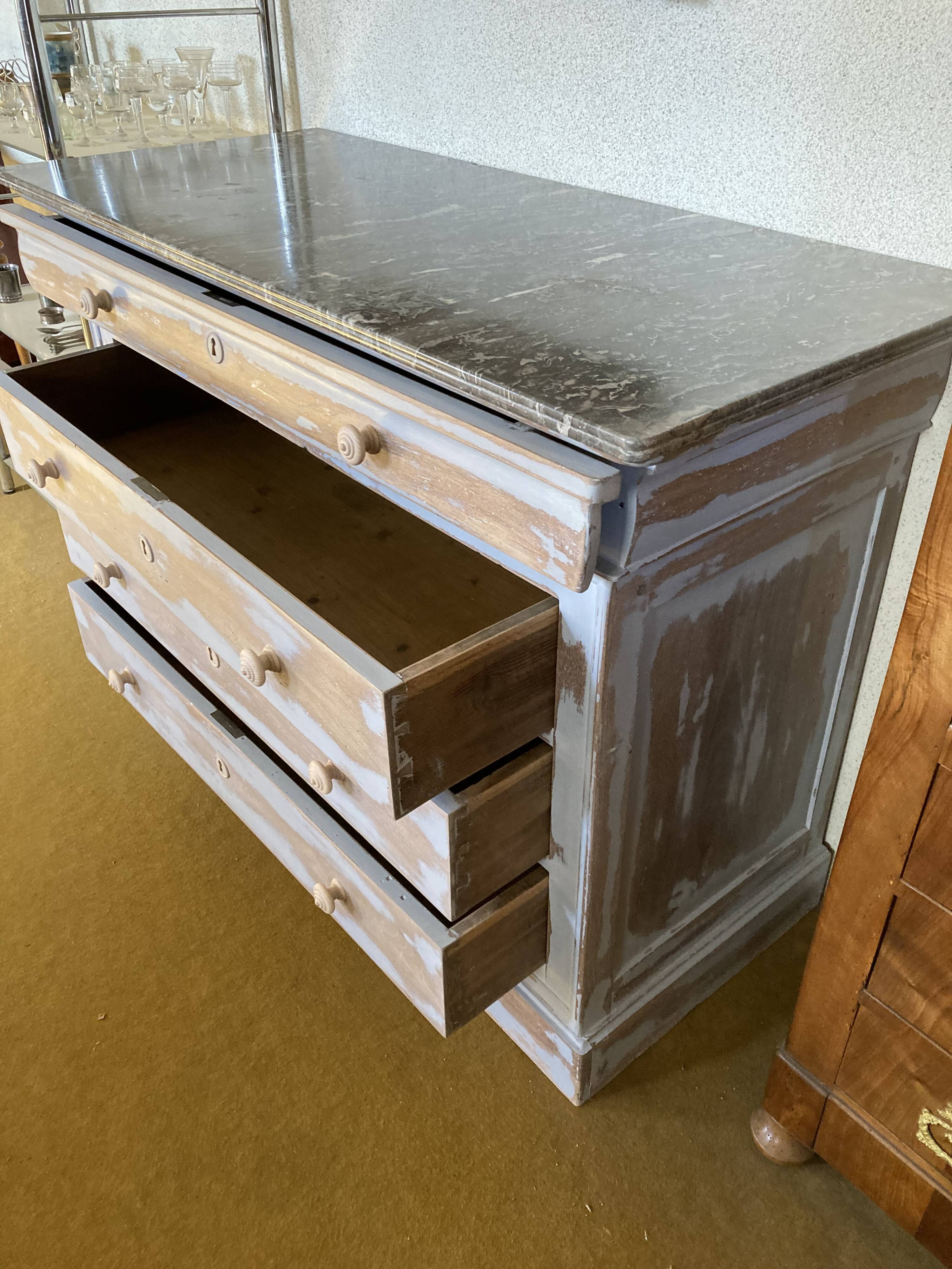 Commode Louis-Philippe en noyer