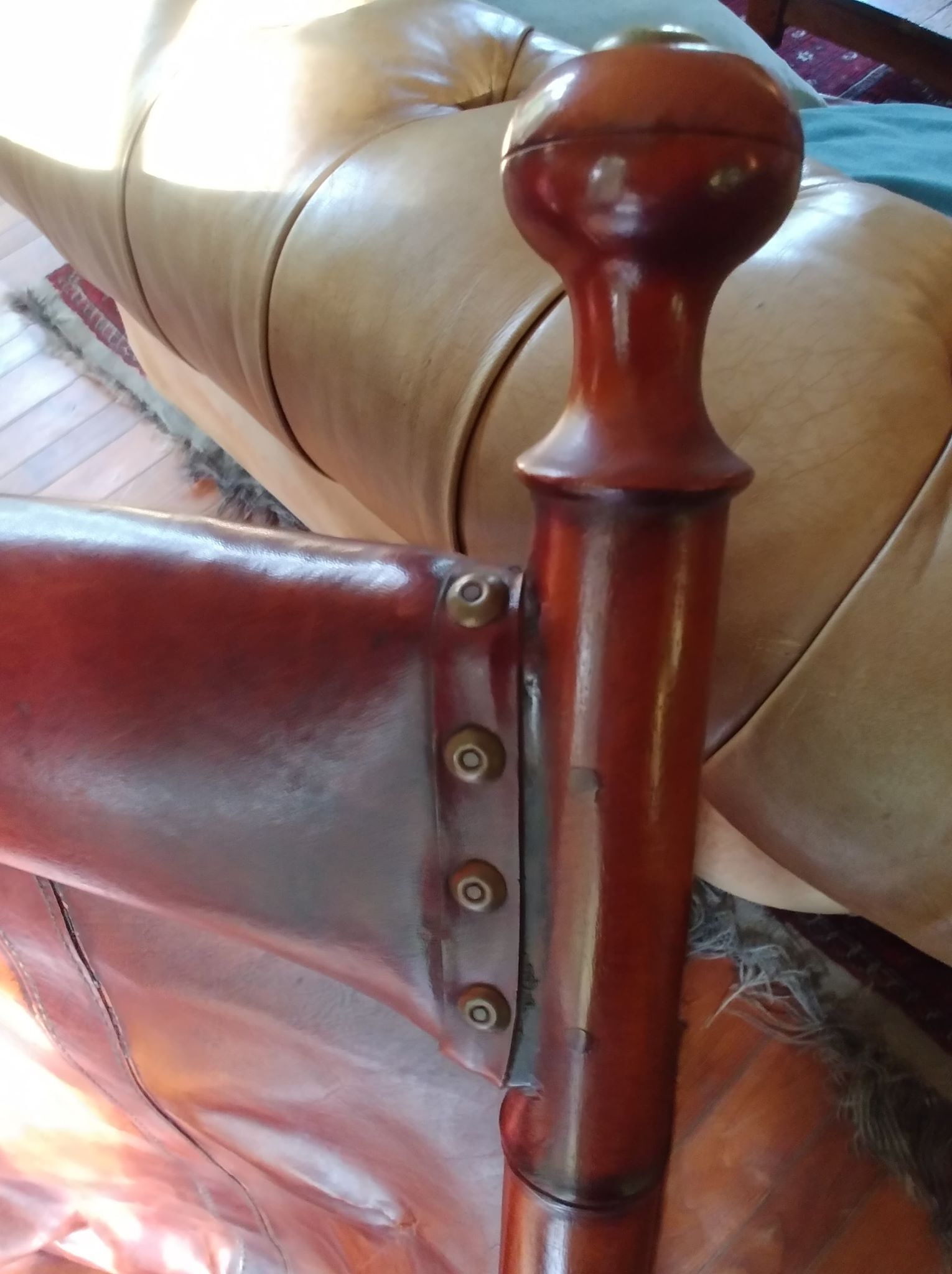 Leather folding armchair and footwork