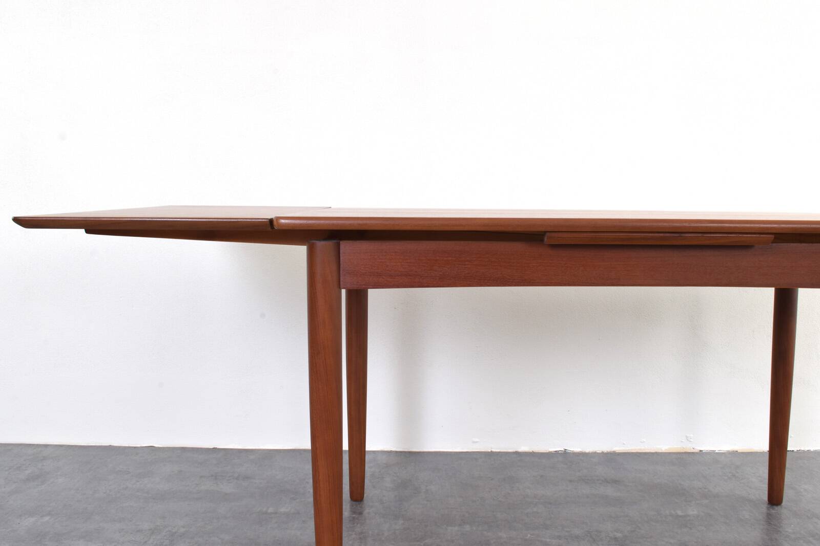 Table à manger extensible en teck danois des années 1960.