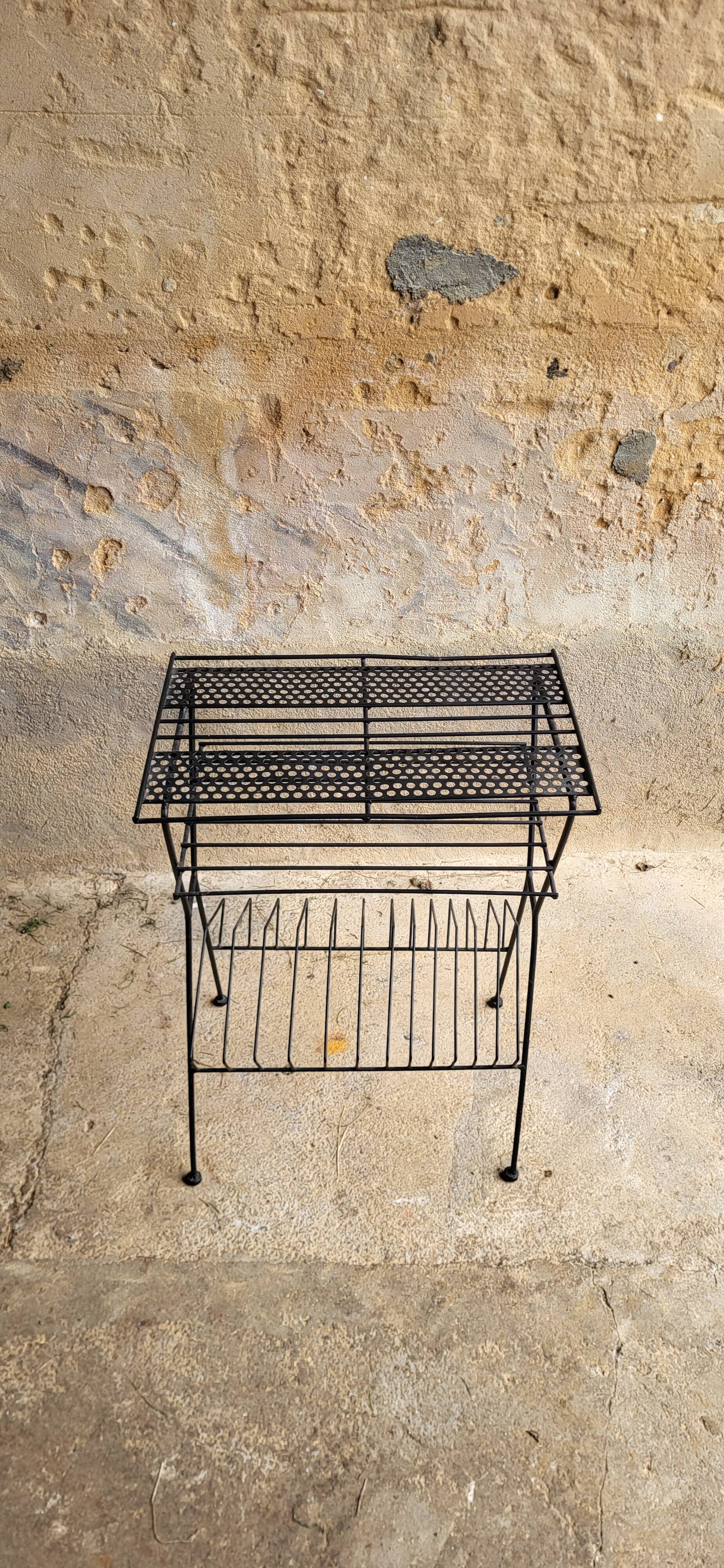 Metal magazine/vinyl rack