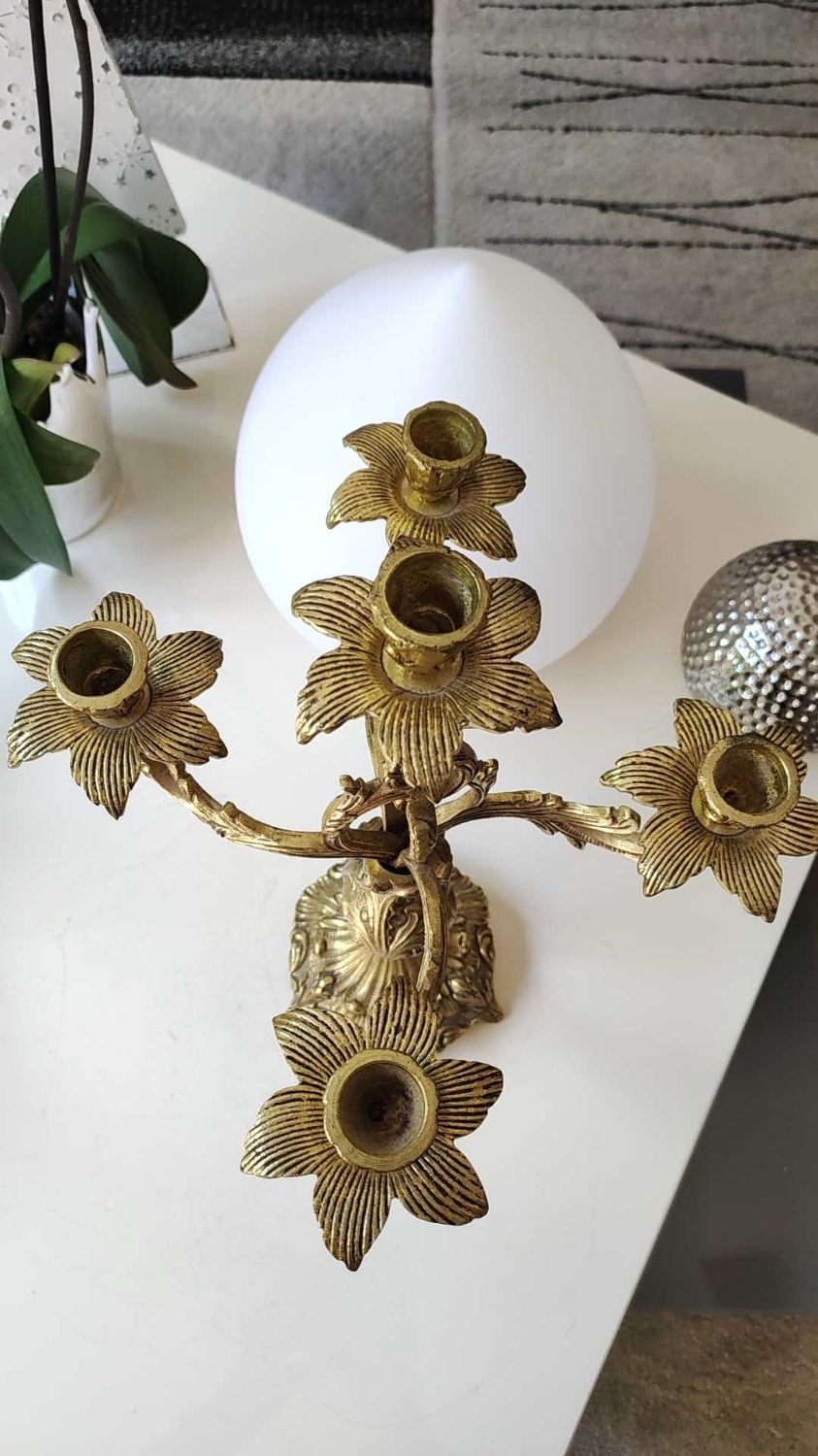 Old chandelier with 5 branches, decorated with Rinceaux, Louis XV / Rocaille style. In gilded bronze