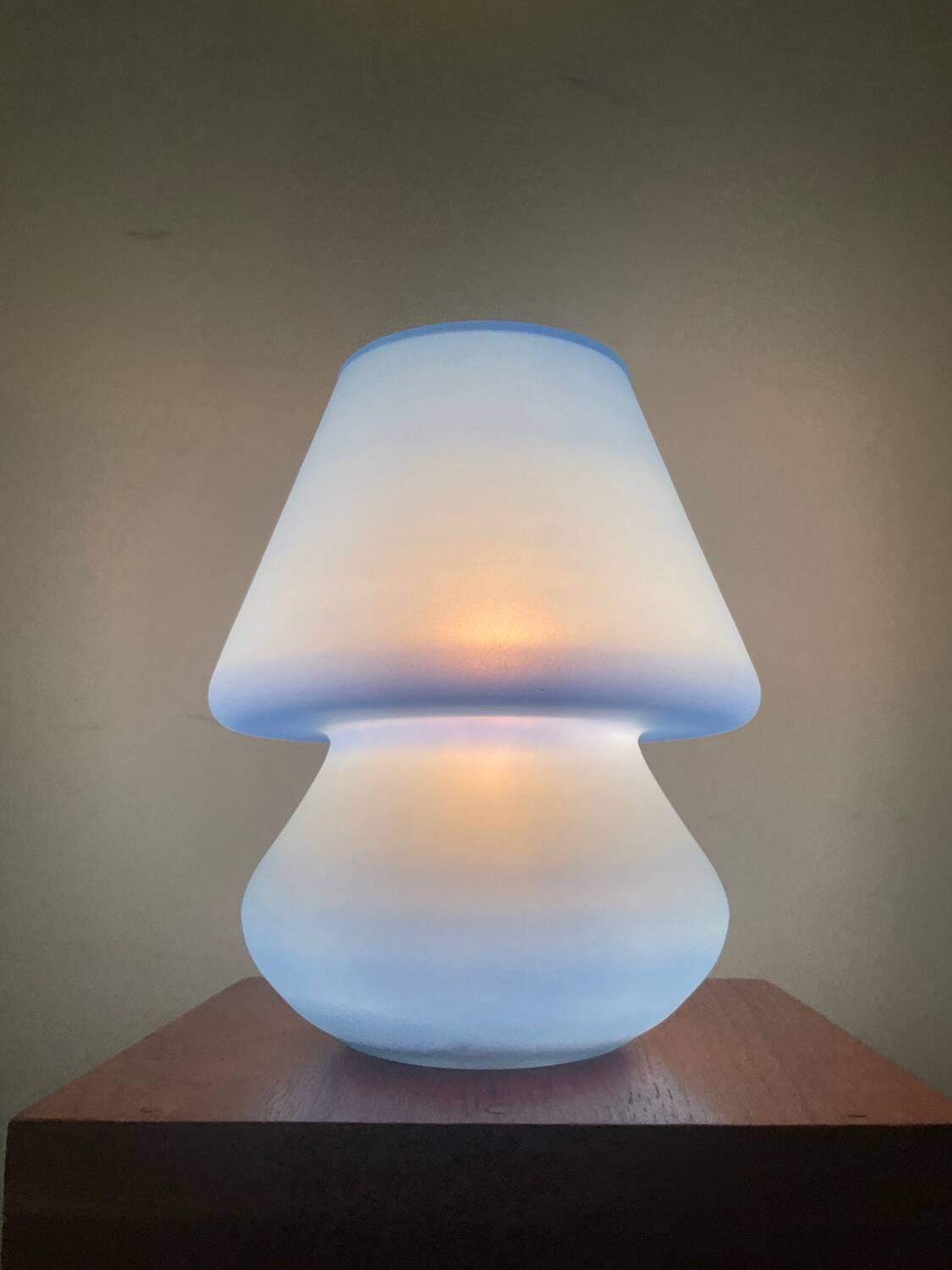 Lampe champignon vintage en verre bleu