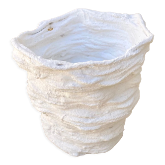 Cache pot blanchi