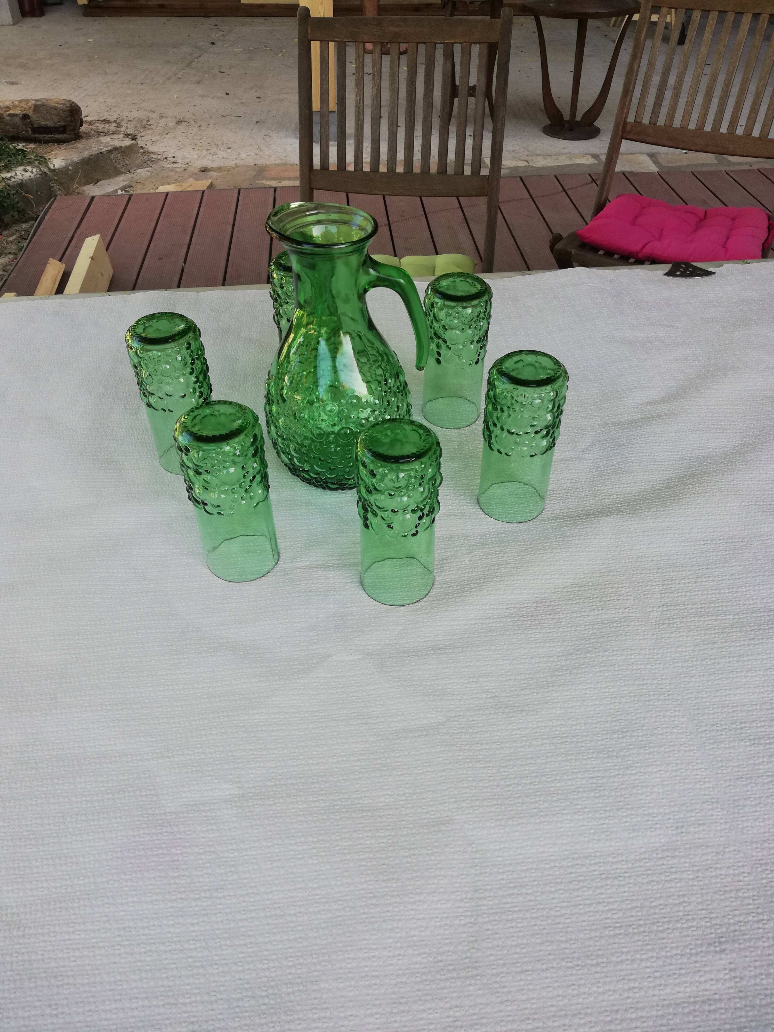 Service a orangeade verre moulé vert décor bulles