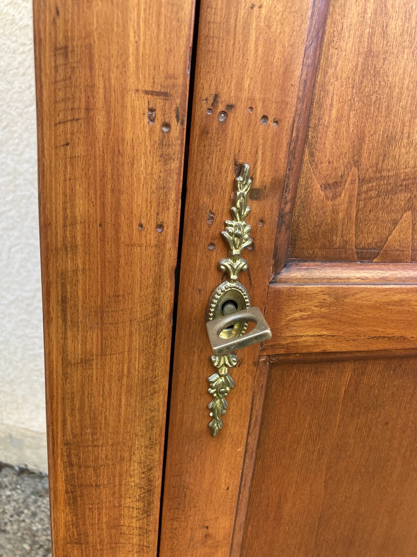 Old Parisian bonnetière