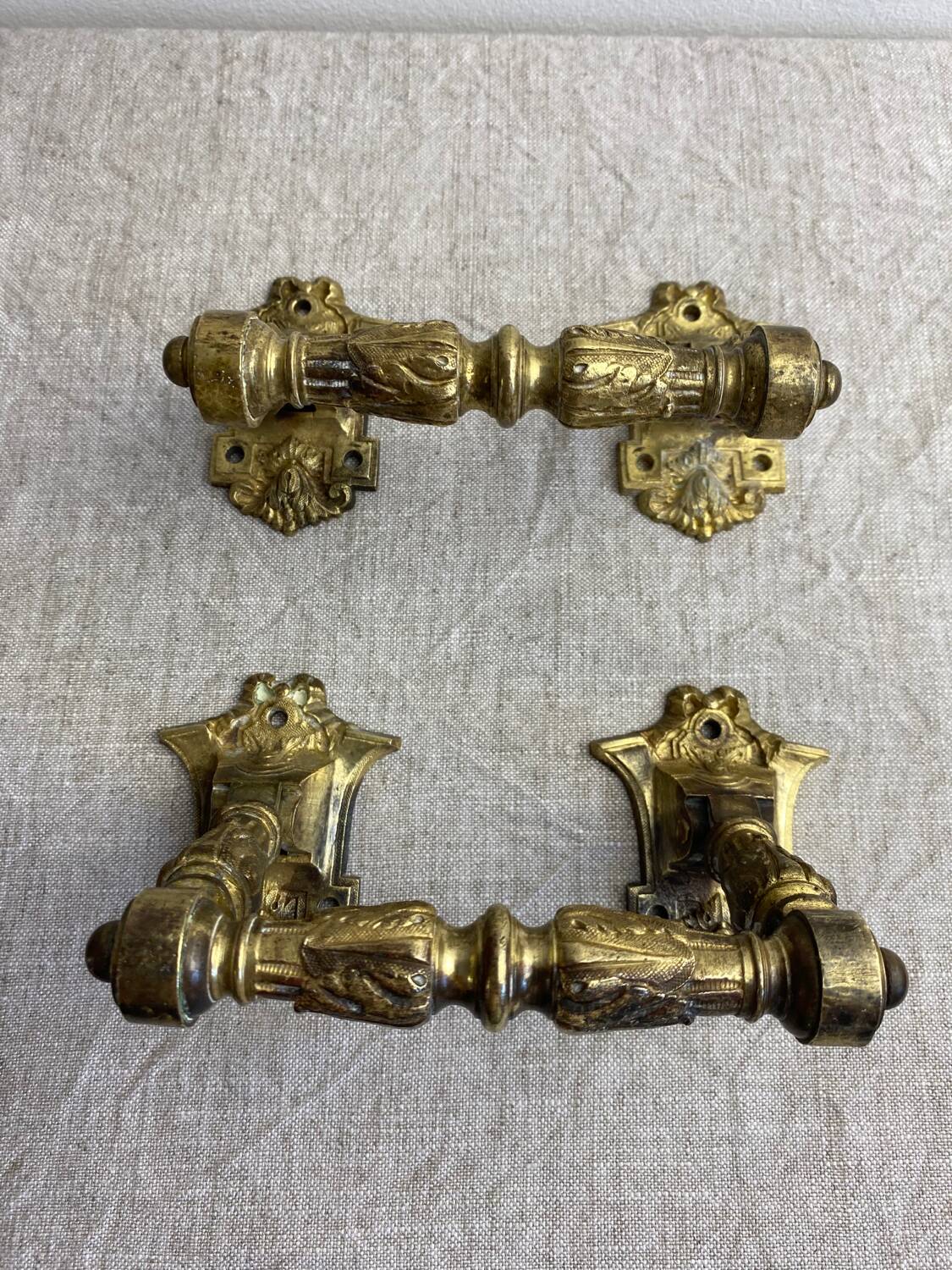 Articulated bronze handles