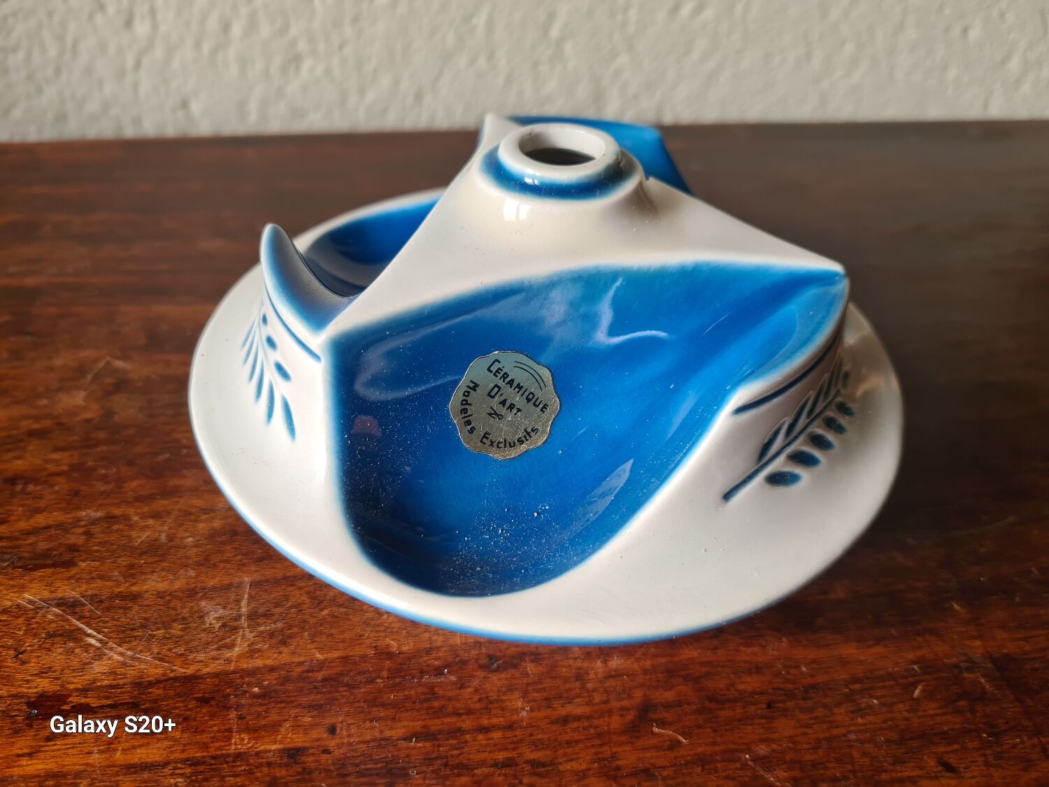 Three-pipe holder from the Art Ceramics collection