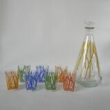 Ensemble coloré design composé de 7 verres à liqueur et d'une carafe seventies années 70