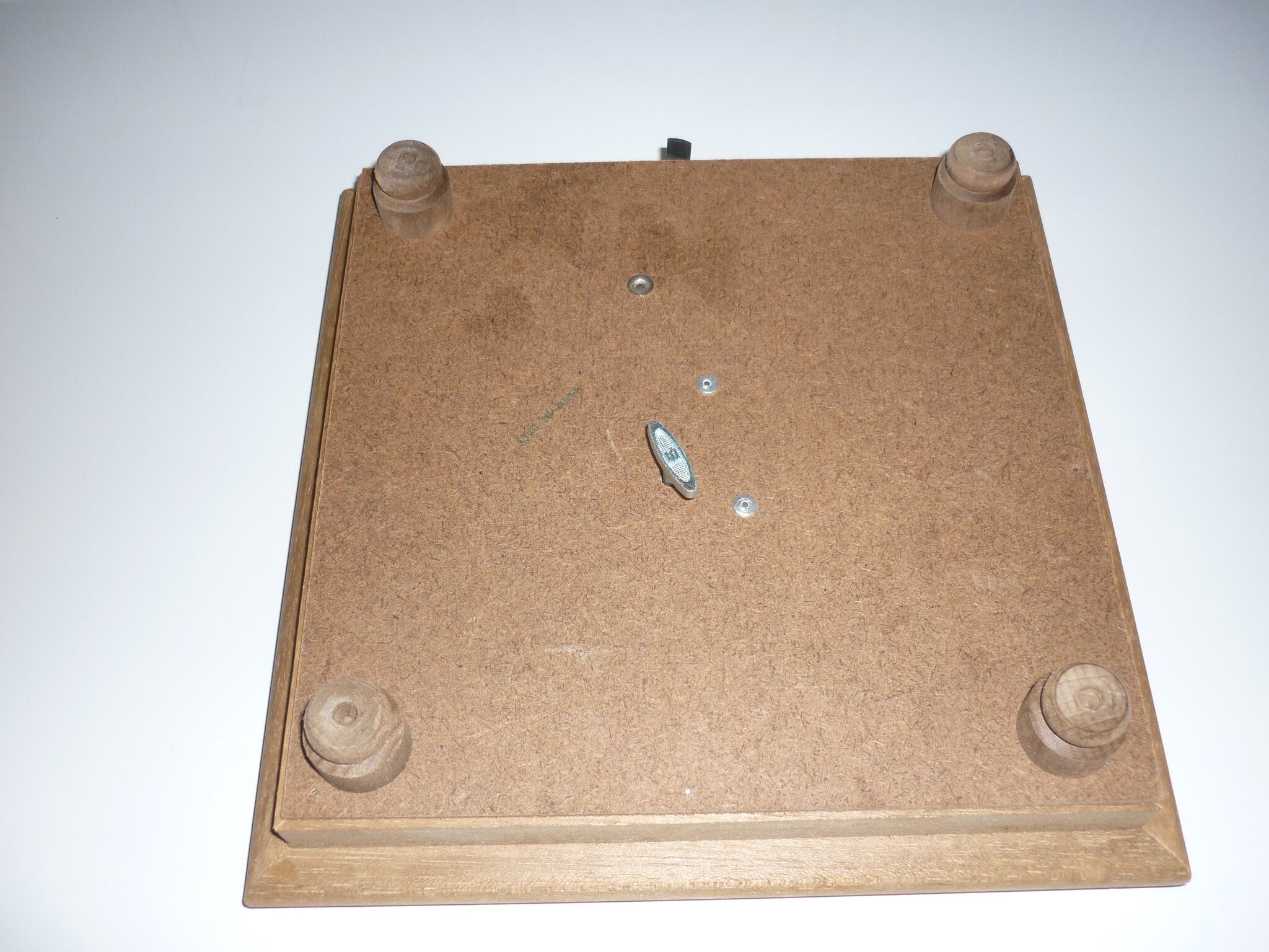 Under the ceramic wood musical dish