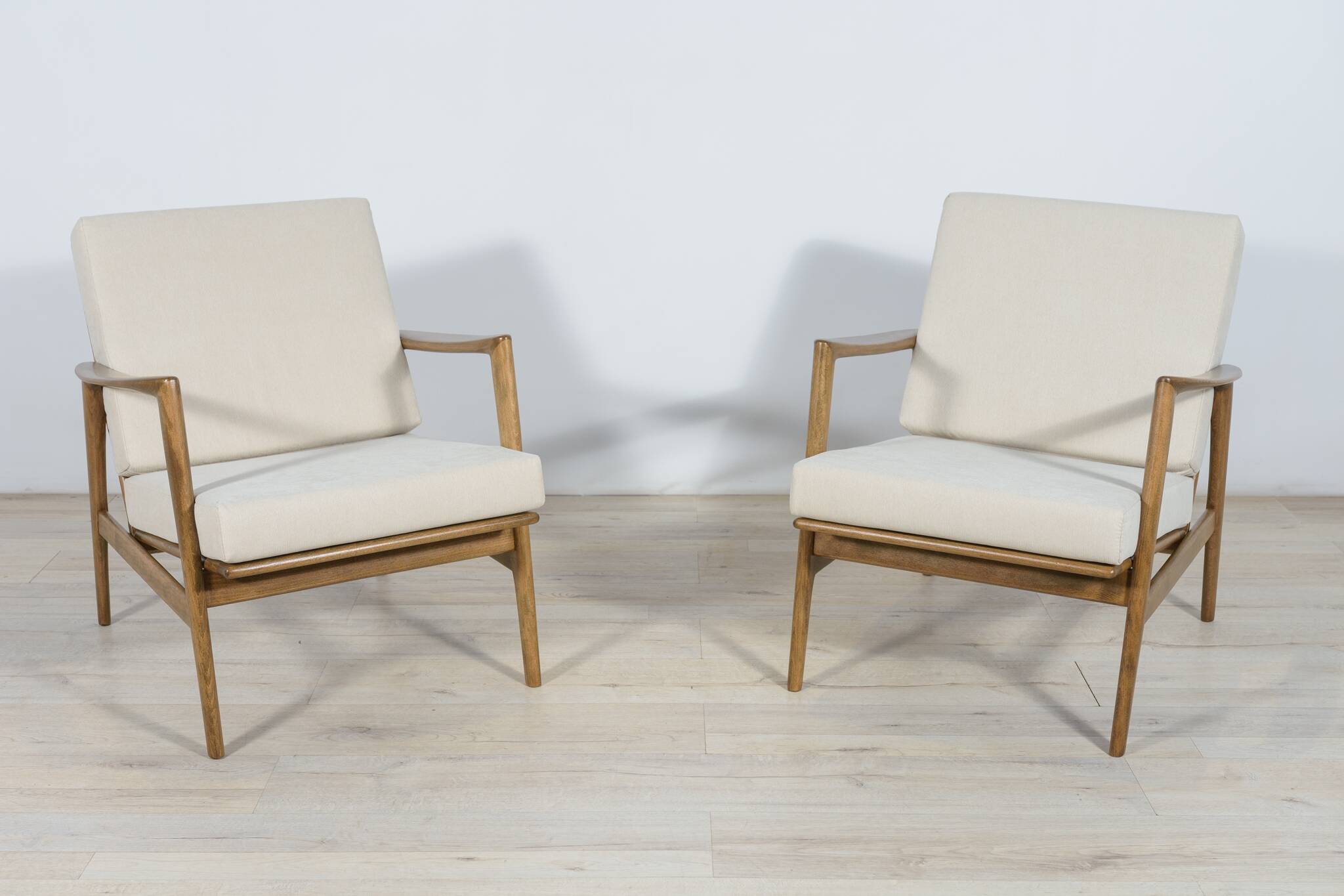 300-139 Armchairs from Swarzędzka, 1960s, Set of 2