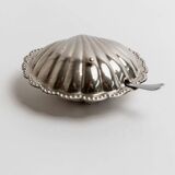 Elegant silver-tone Italian vintage 1960s shell-shaped sugar bowl with spoon