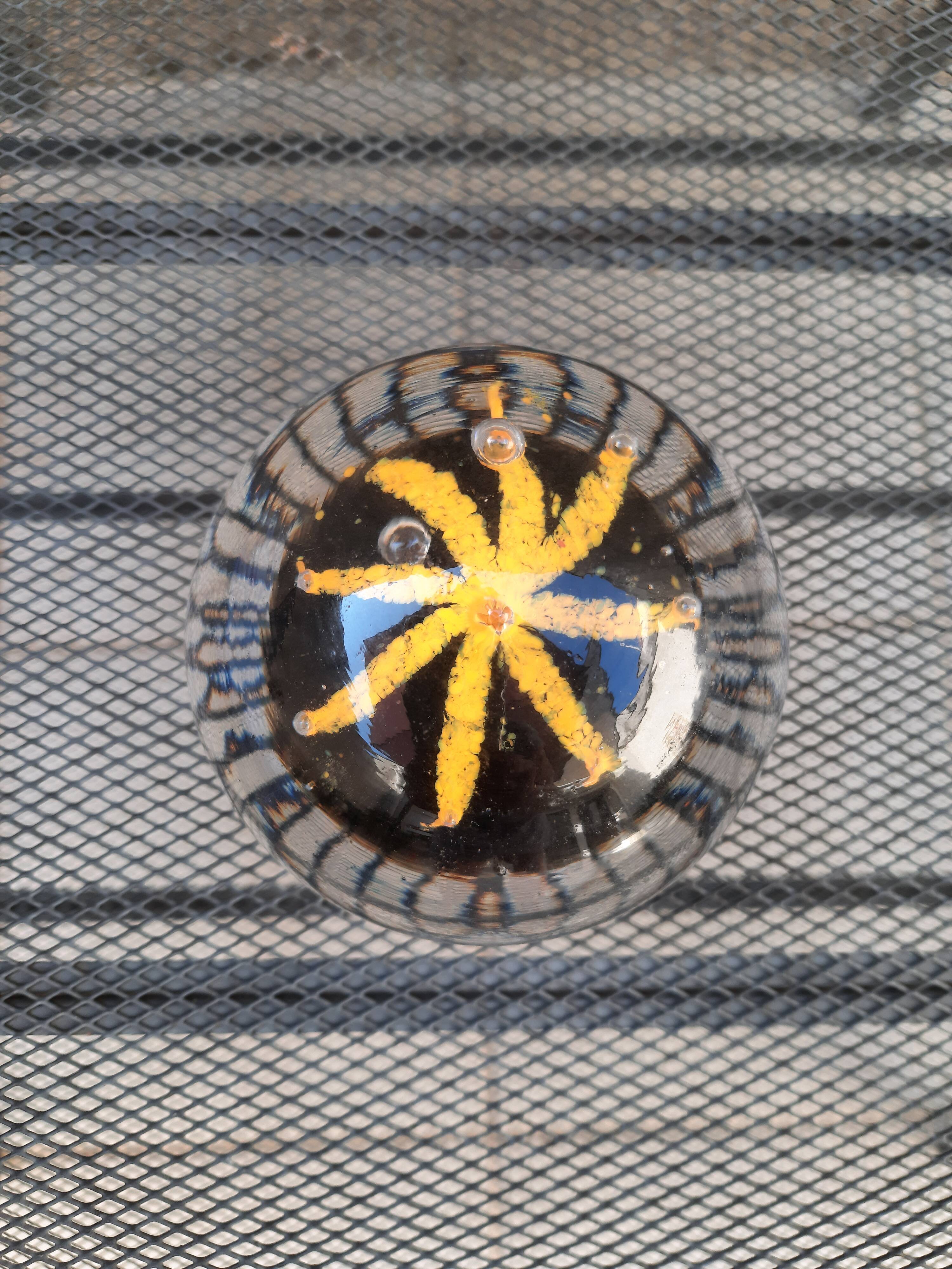 Sulfide-paper press made of glass, black & yellow, star décor.