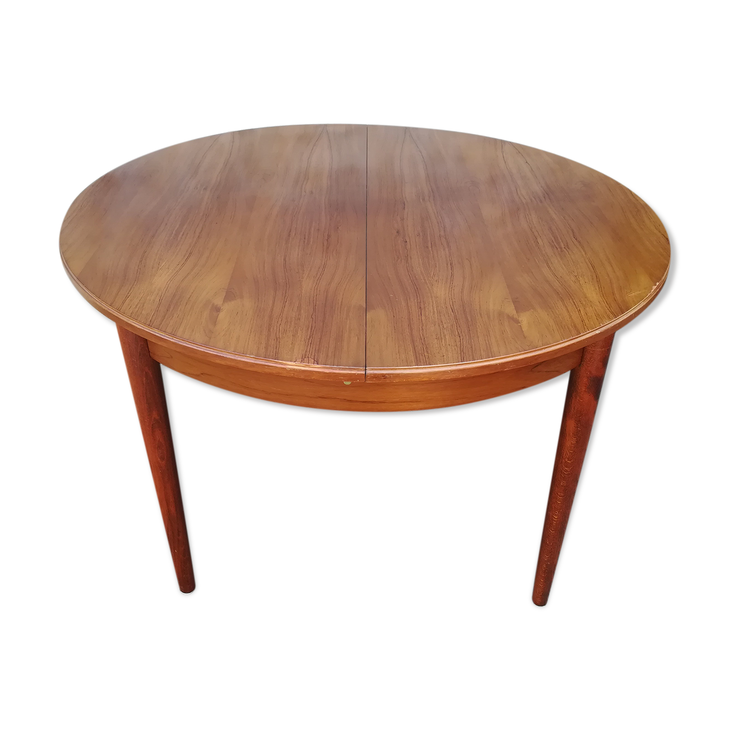 Scandinavian table with extension