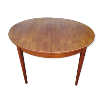 Scandinavian table with extension