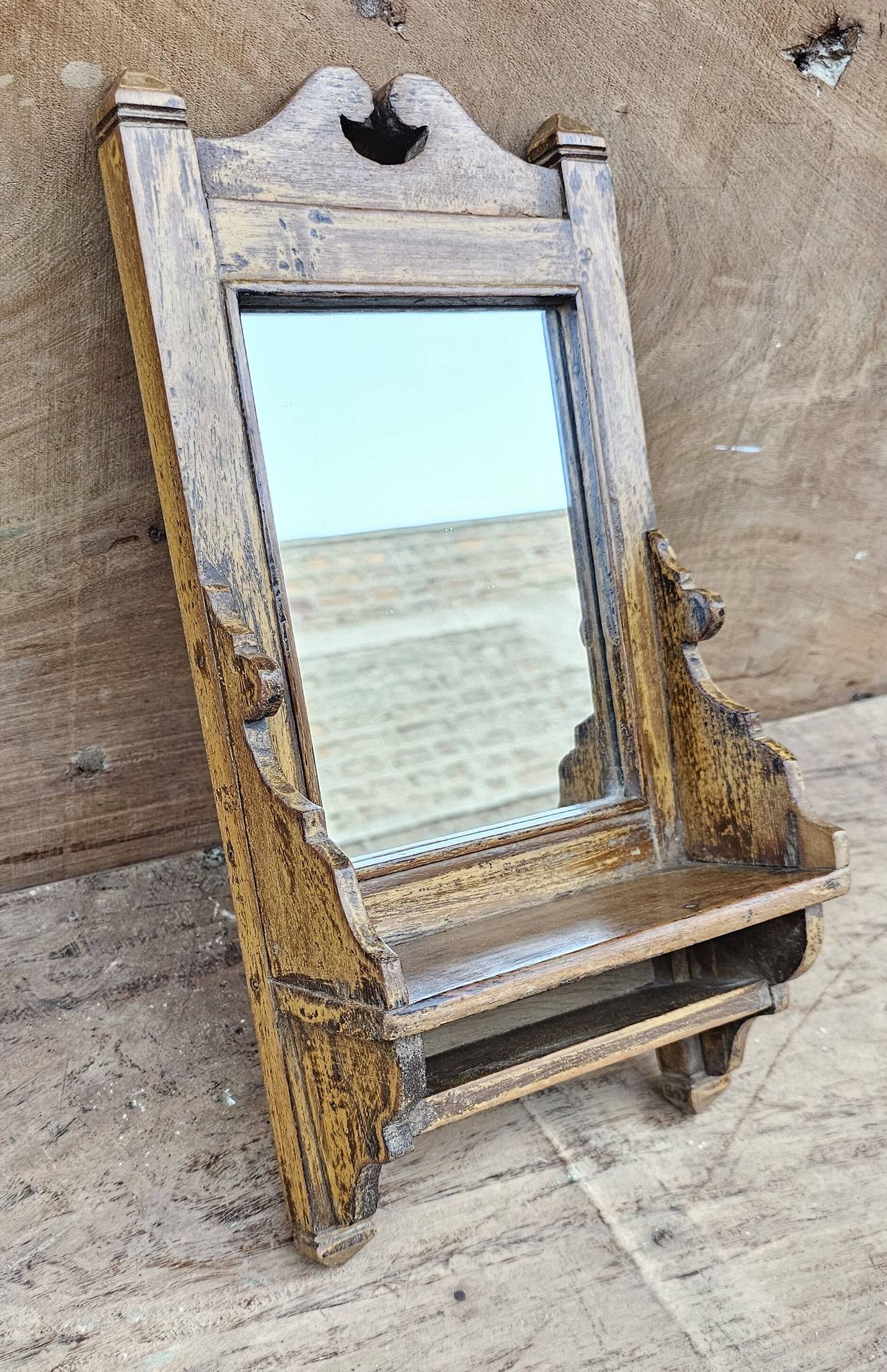 Ancien miroir de barbier en teck birman