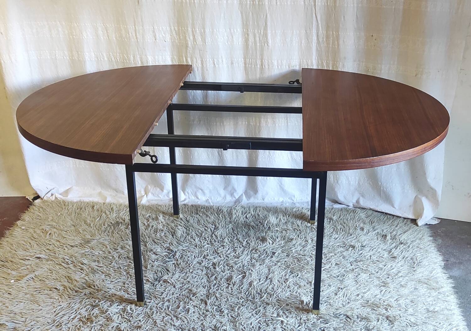 Round dining table 1960s