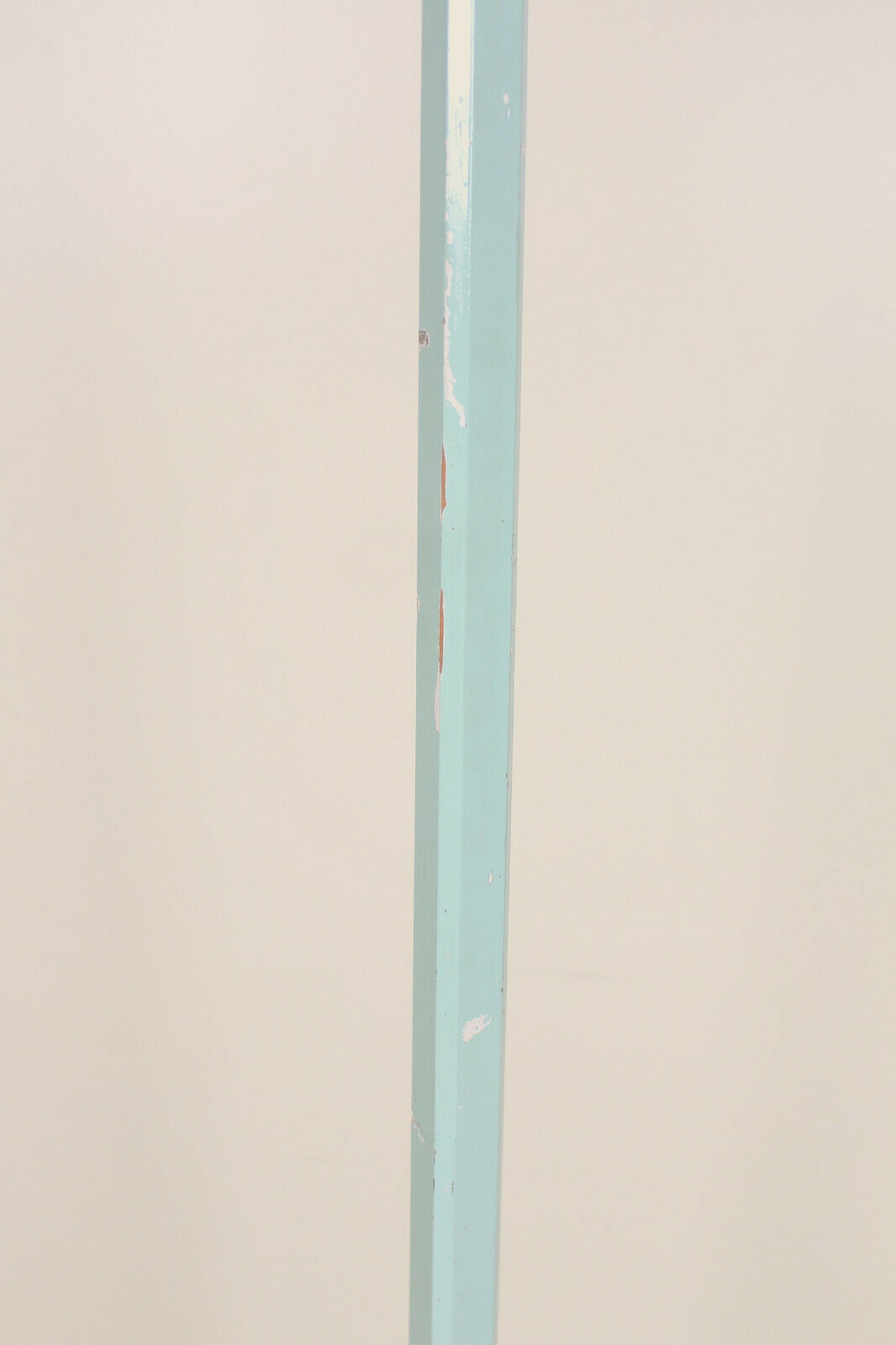 Coat hanger of the twentieth century