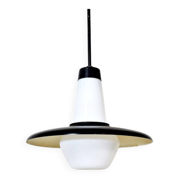 Suspension en verre opalin et laqué noir, Italie, années 60