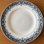 6 antique flat plates in Saint-Amand earthenware (Nord)