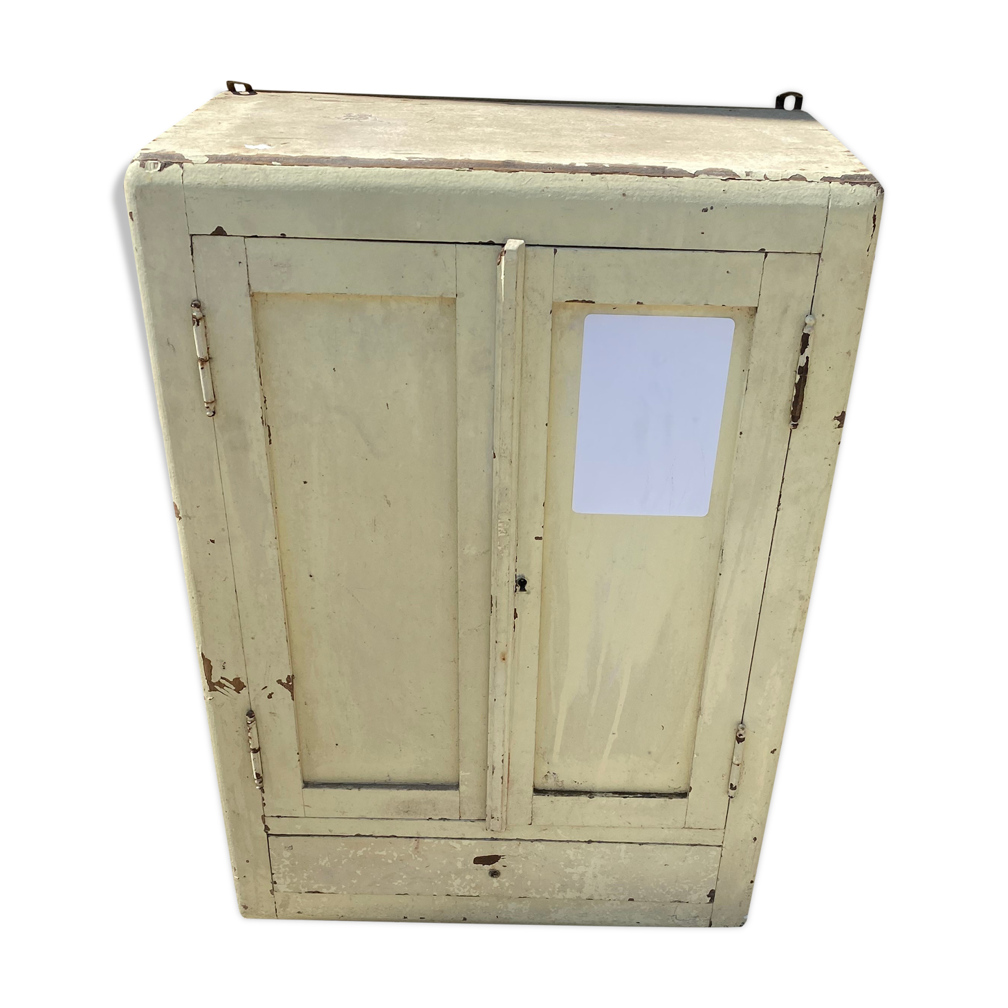 Parisian medicine cabinet