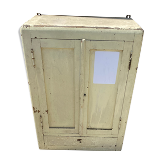 Parisian medicine cabinet