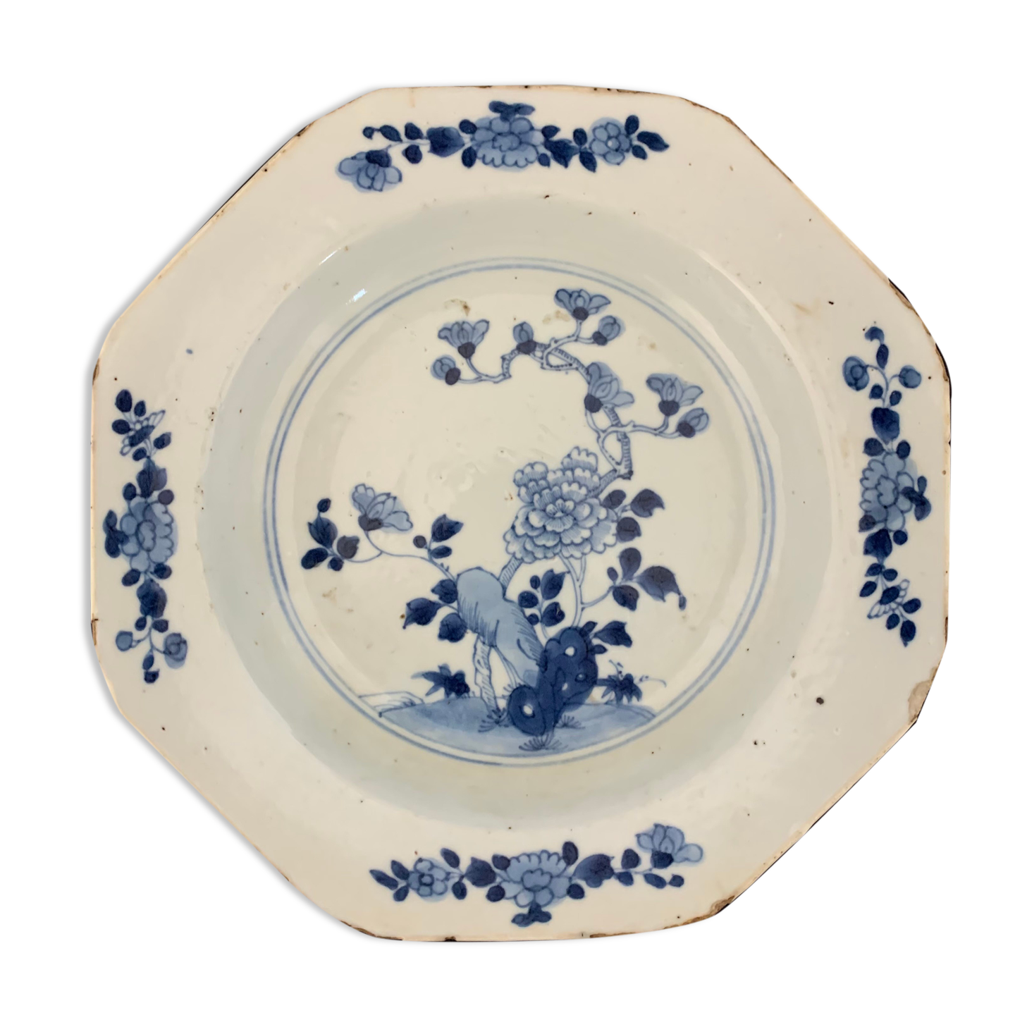 Hollow porcelain plate "Bleu Blanc" from the blue family, 18th century