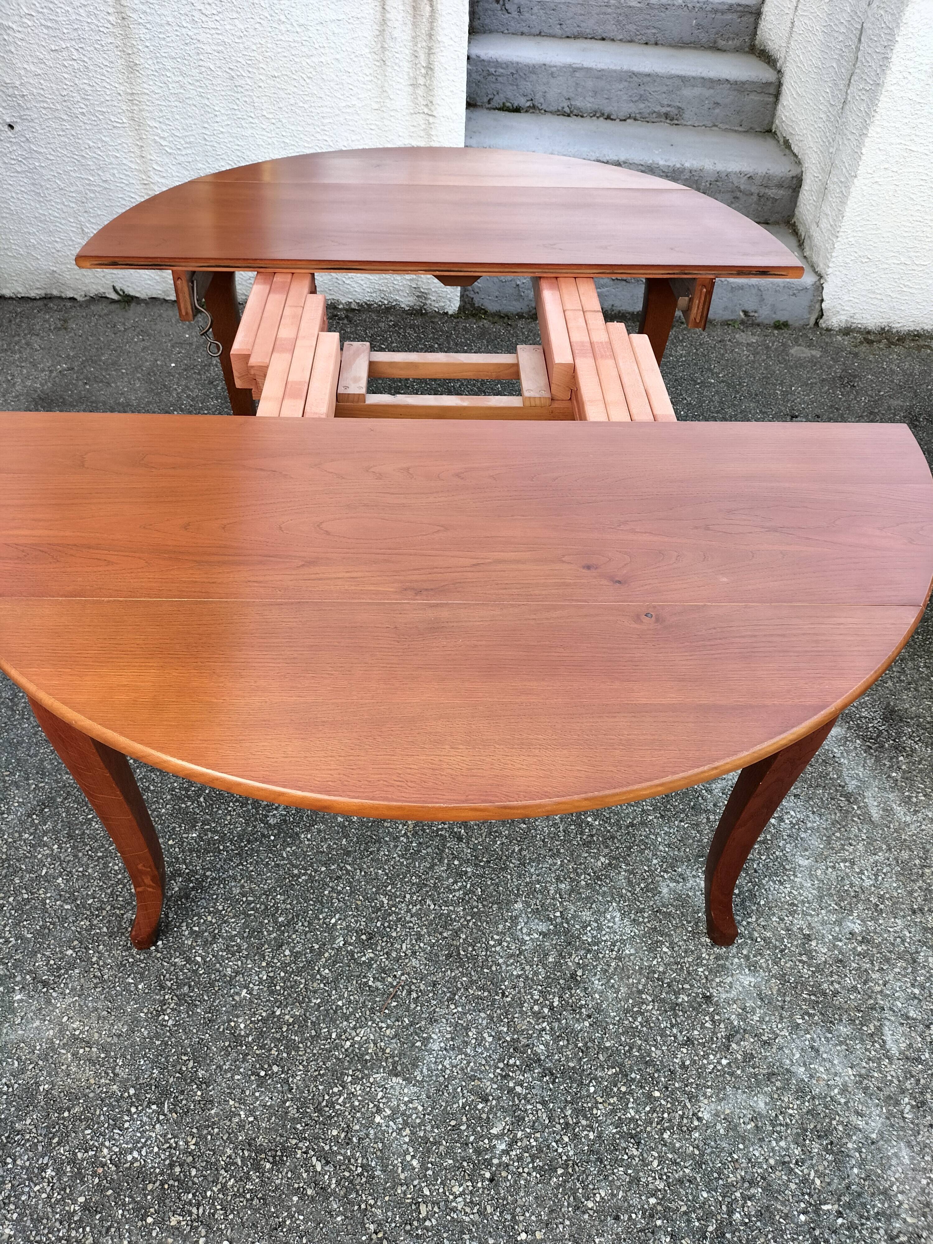 Round table in cherry tree and 4 chairs