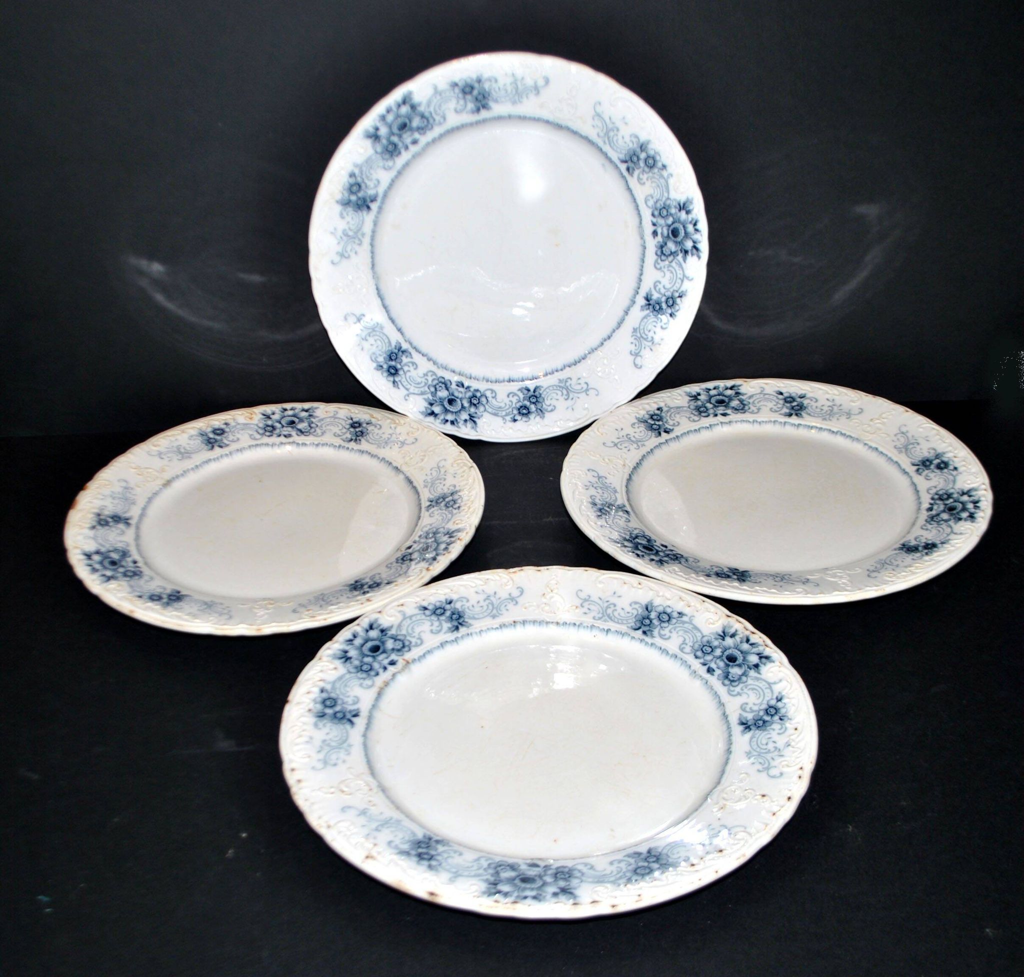 Sarreguemines set of 4 antique Aïda flat plates in earthenware from Sarreguemines U&C 19th century.