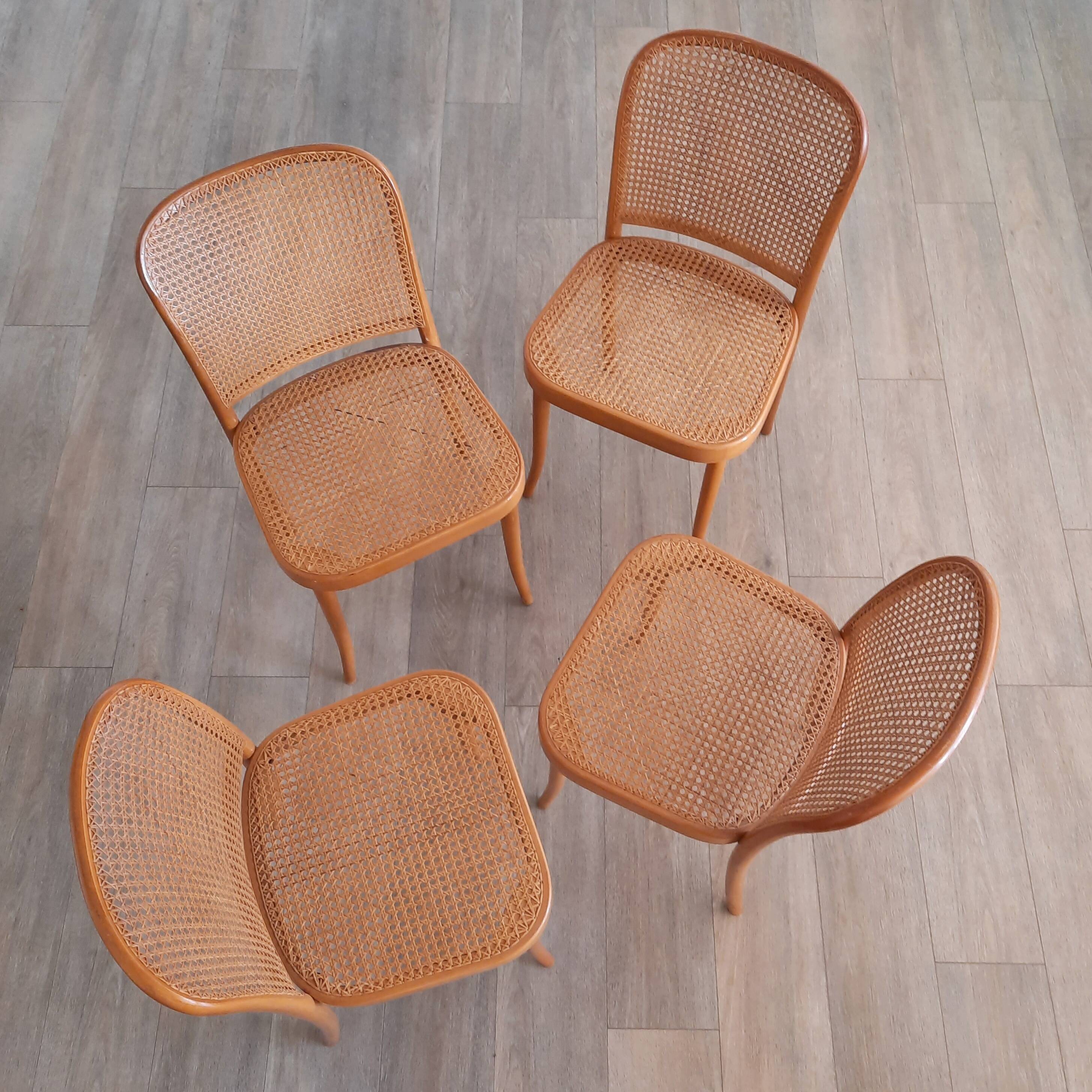 Suite de 4 chaises blondes Prague ou 811, Ligna, 1970