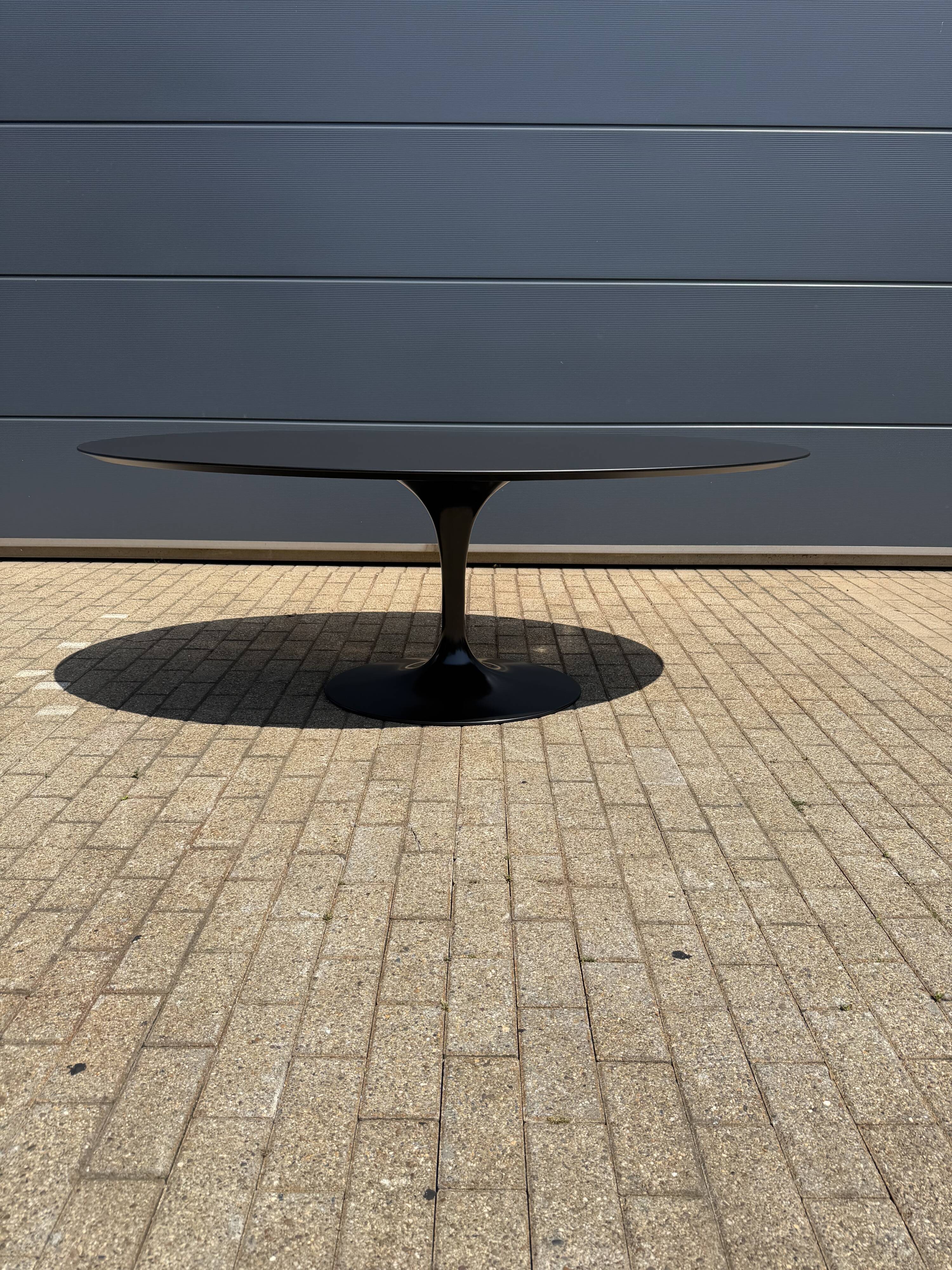Knoll Tulip oval dining table 198/244cm black Feniks laminate