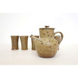 Sandstone teapot from La Borne and 5 cups signed Tiffoche, 1970s.