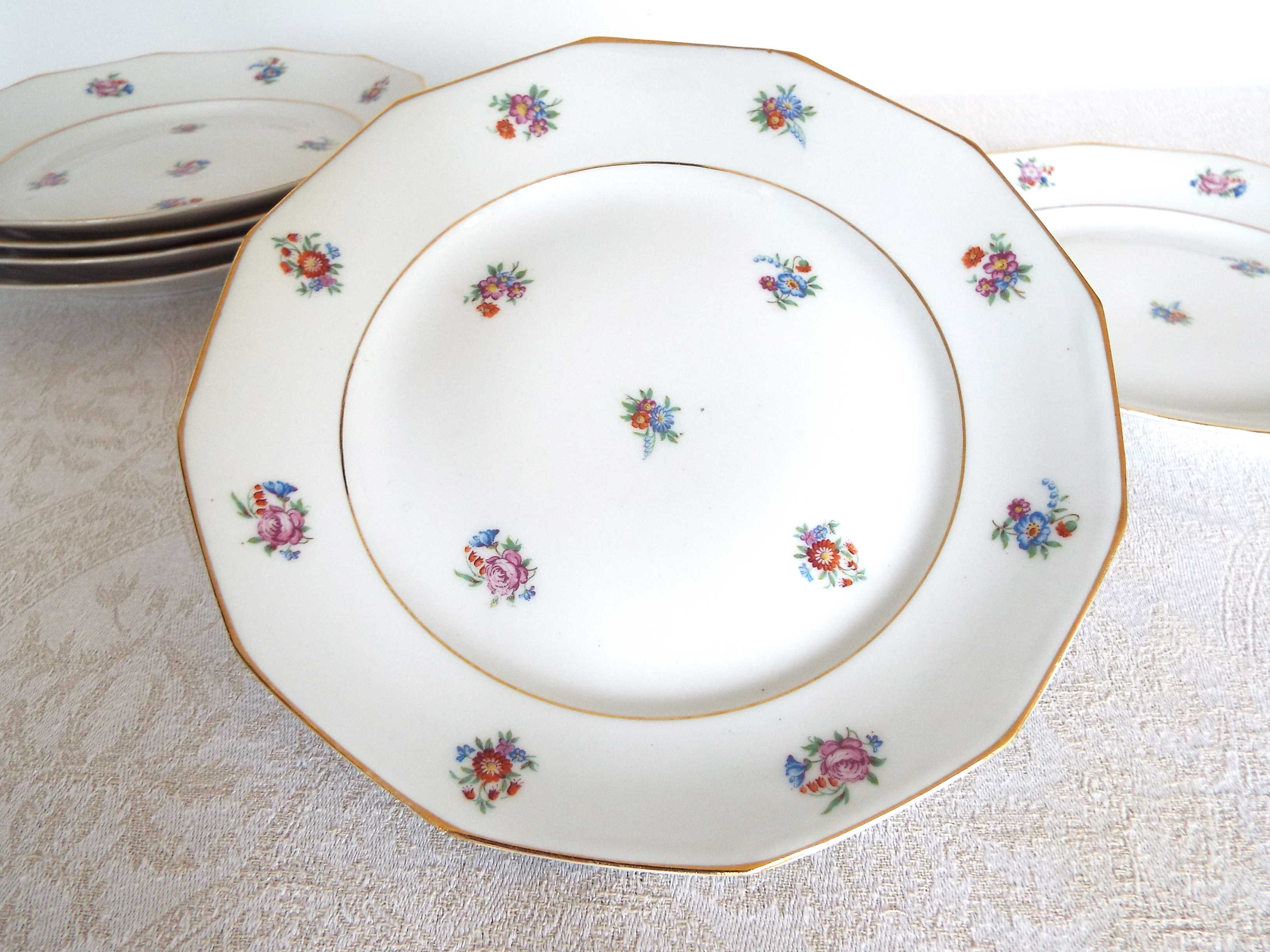 6 flat porcelain plates