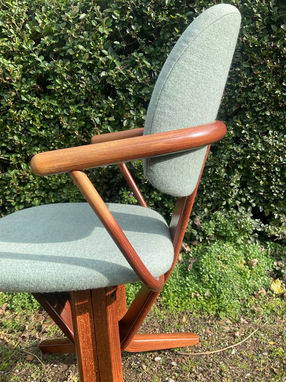 MOIZI Ergonomic Office Chair