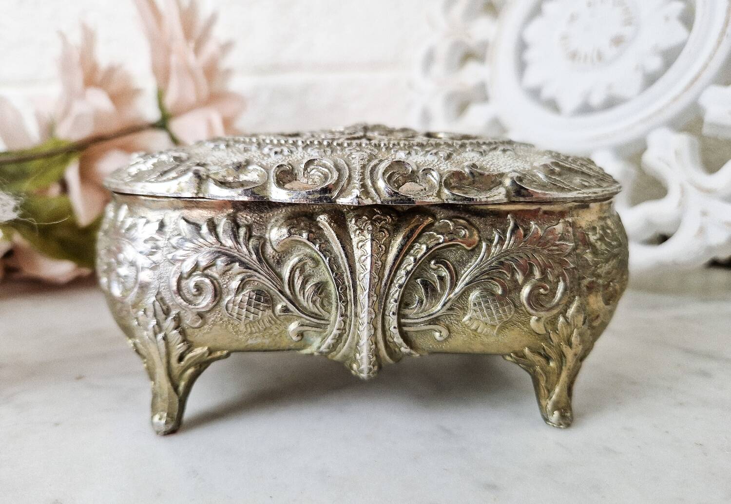 Vintage openwork silver metal jewelry box