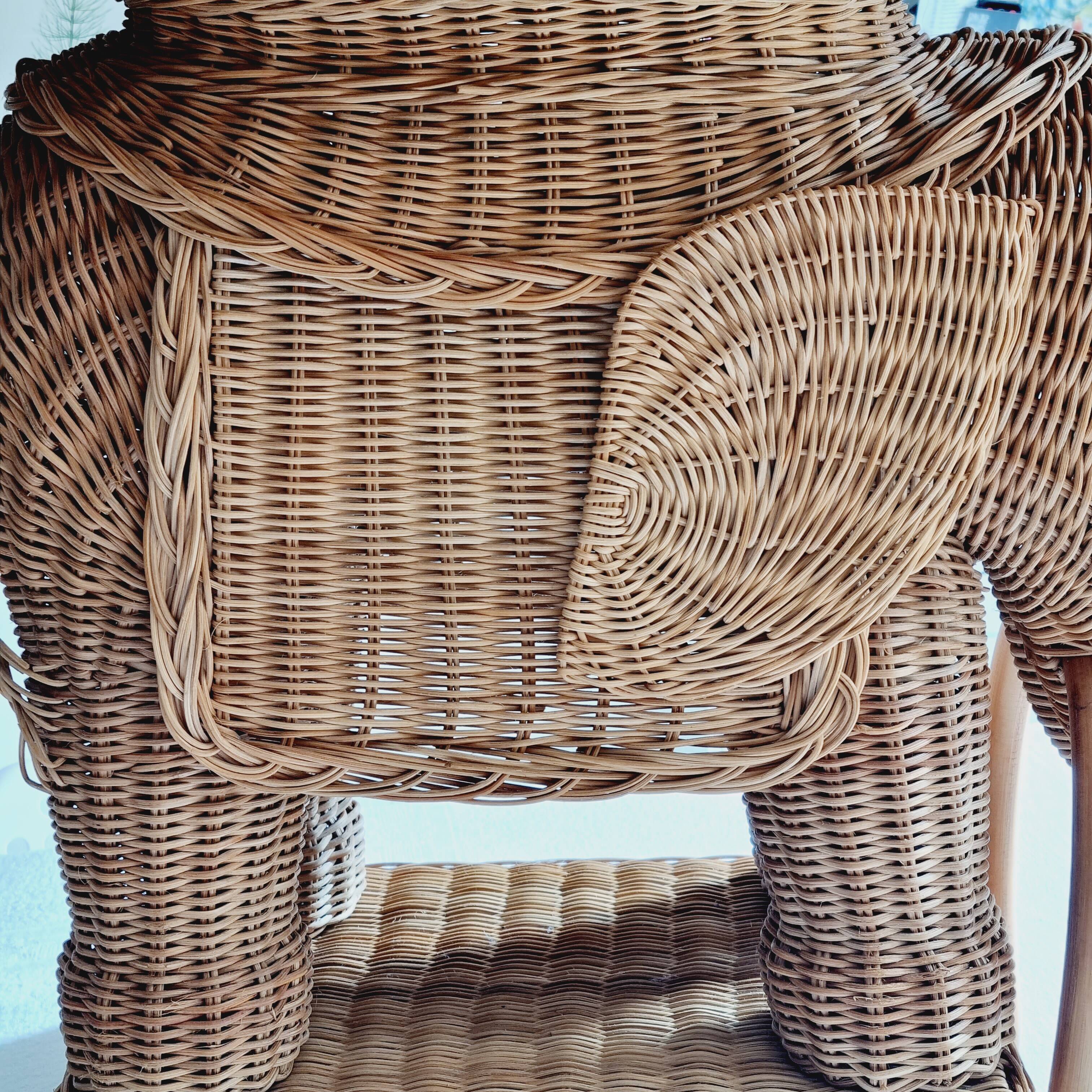 Side table or end of elephant sofa in wicker and rattan 70'