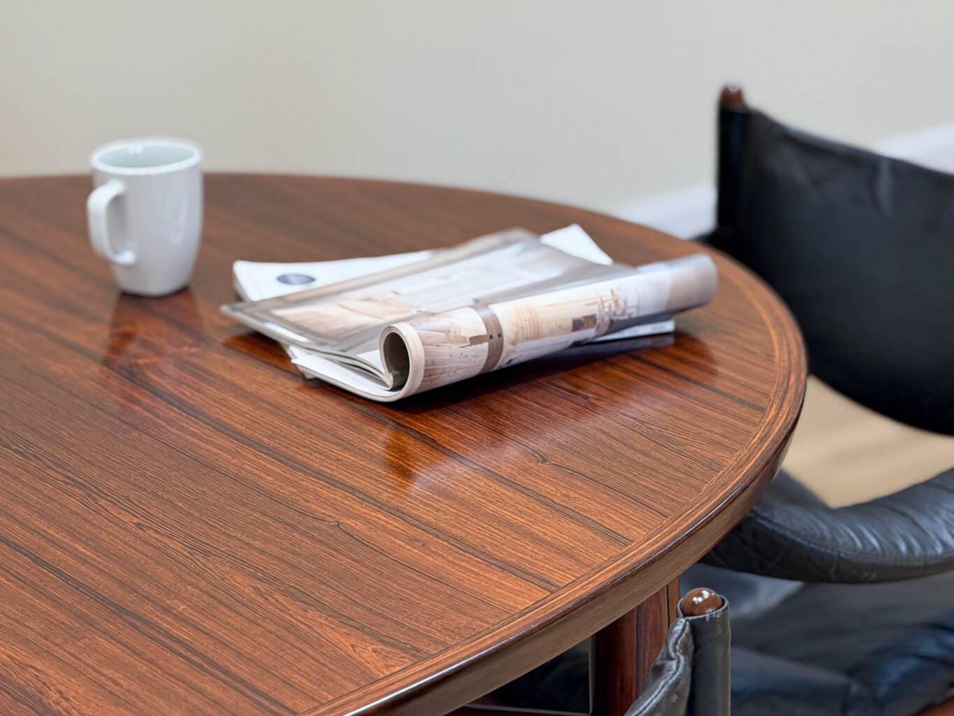 Extendable dining room table and chairs (by Kristian Solmer Vedel)