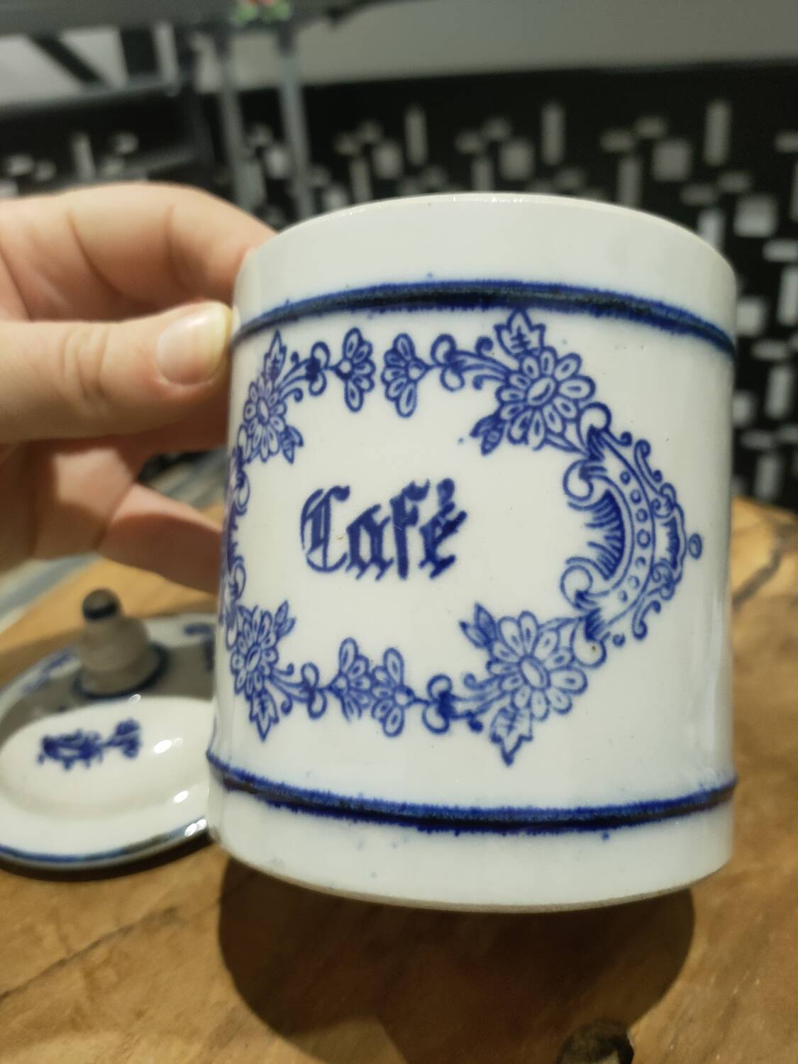 Coffee pot