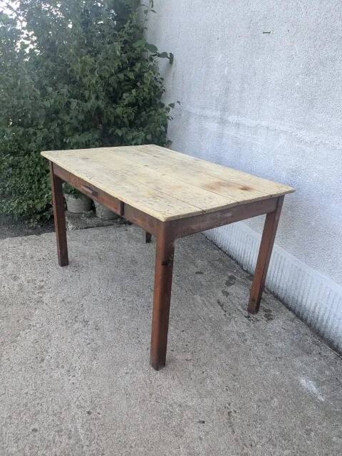 Farm table