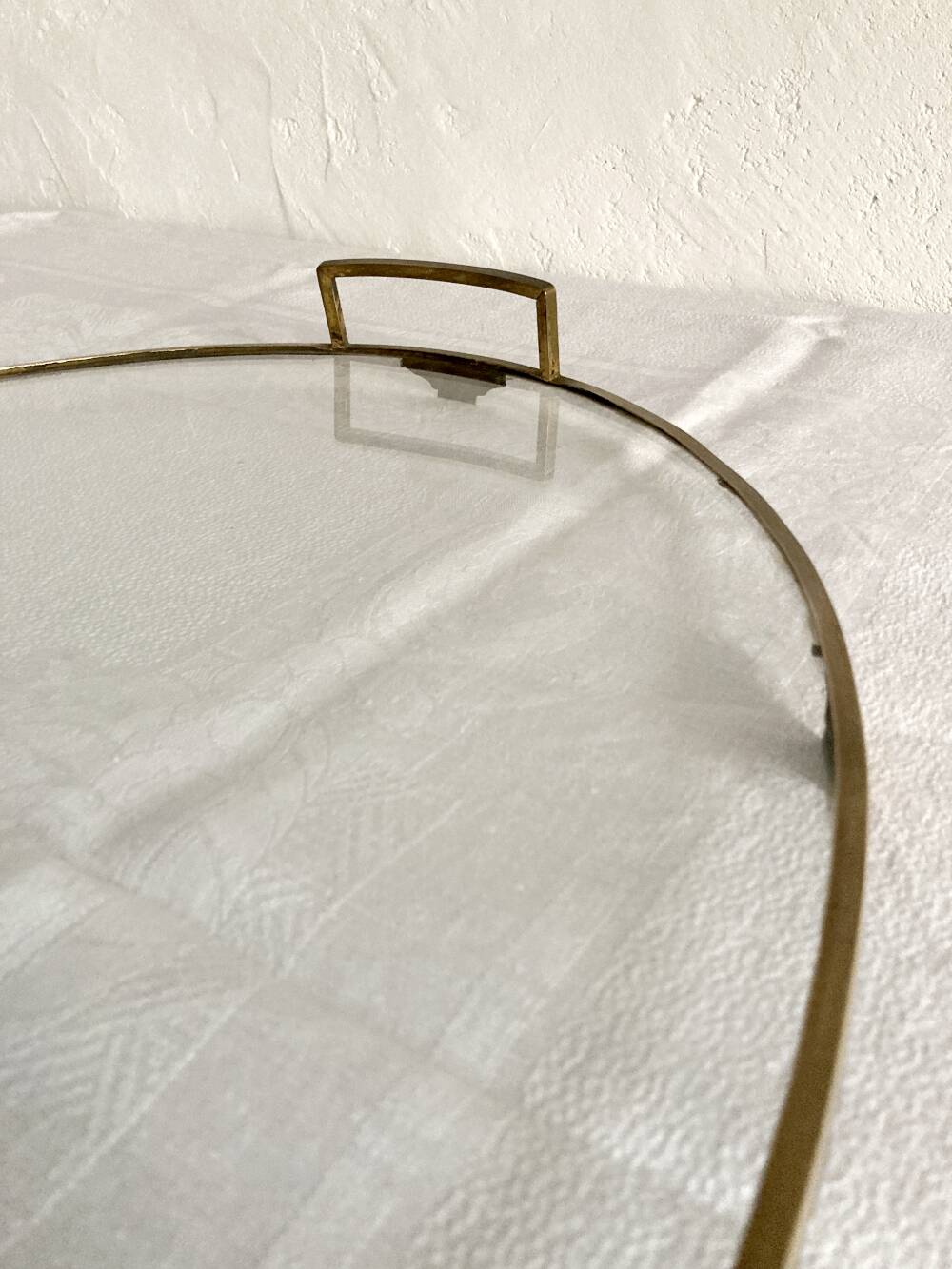 Oval serving tray in glass and brass, late 19th - early 20th century