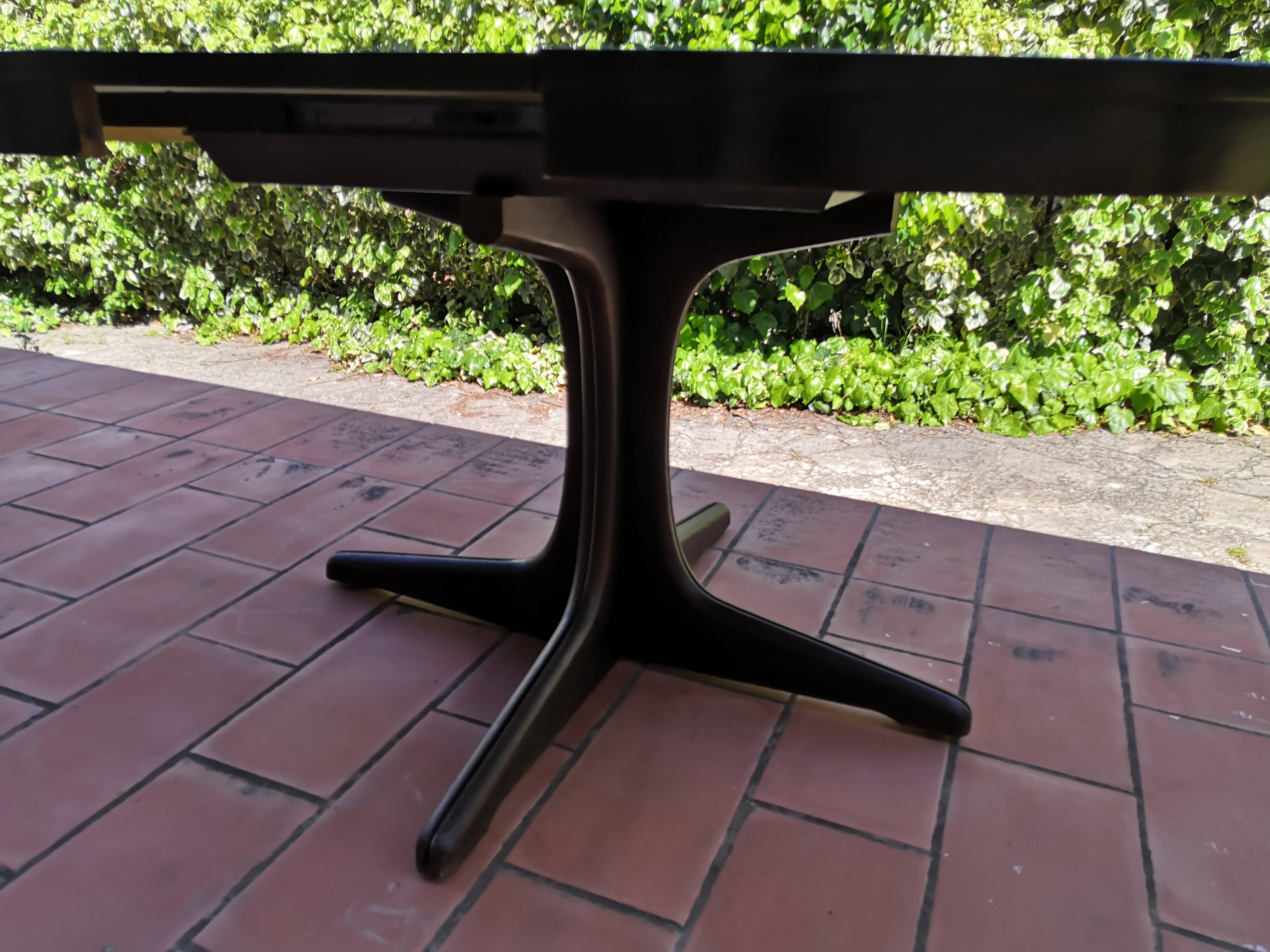 Round table with extension Baumann central foot 1970