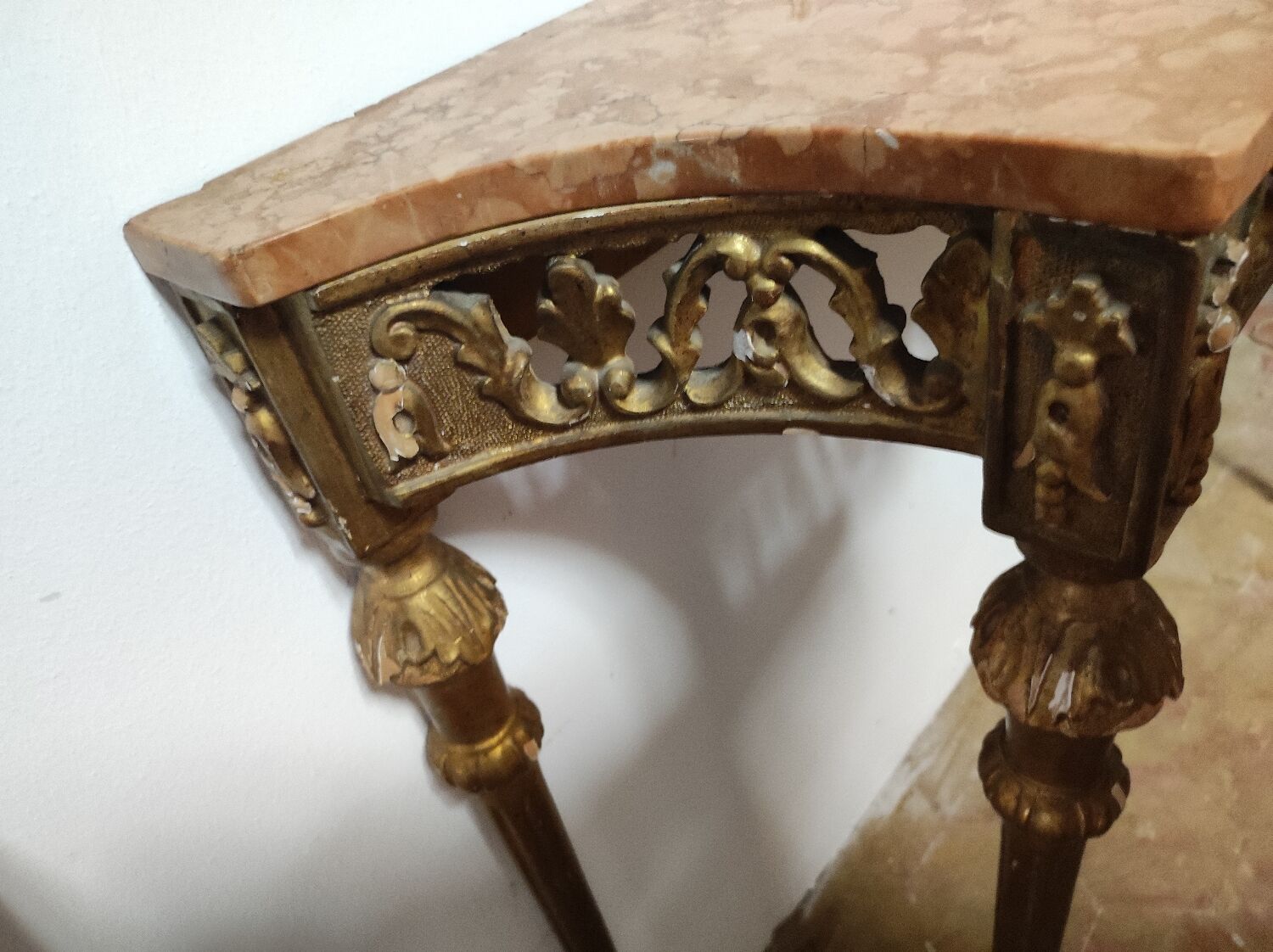 Console in gilded wood and red marble from the 1920s