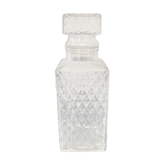 Diamond-shaped whisky decanter