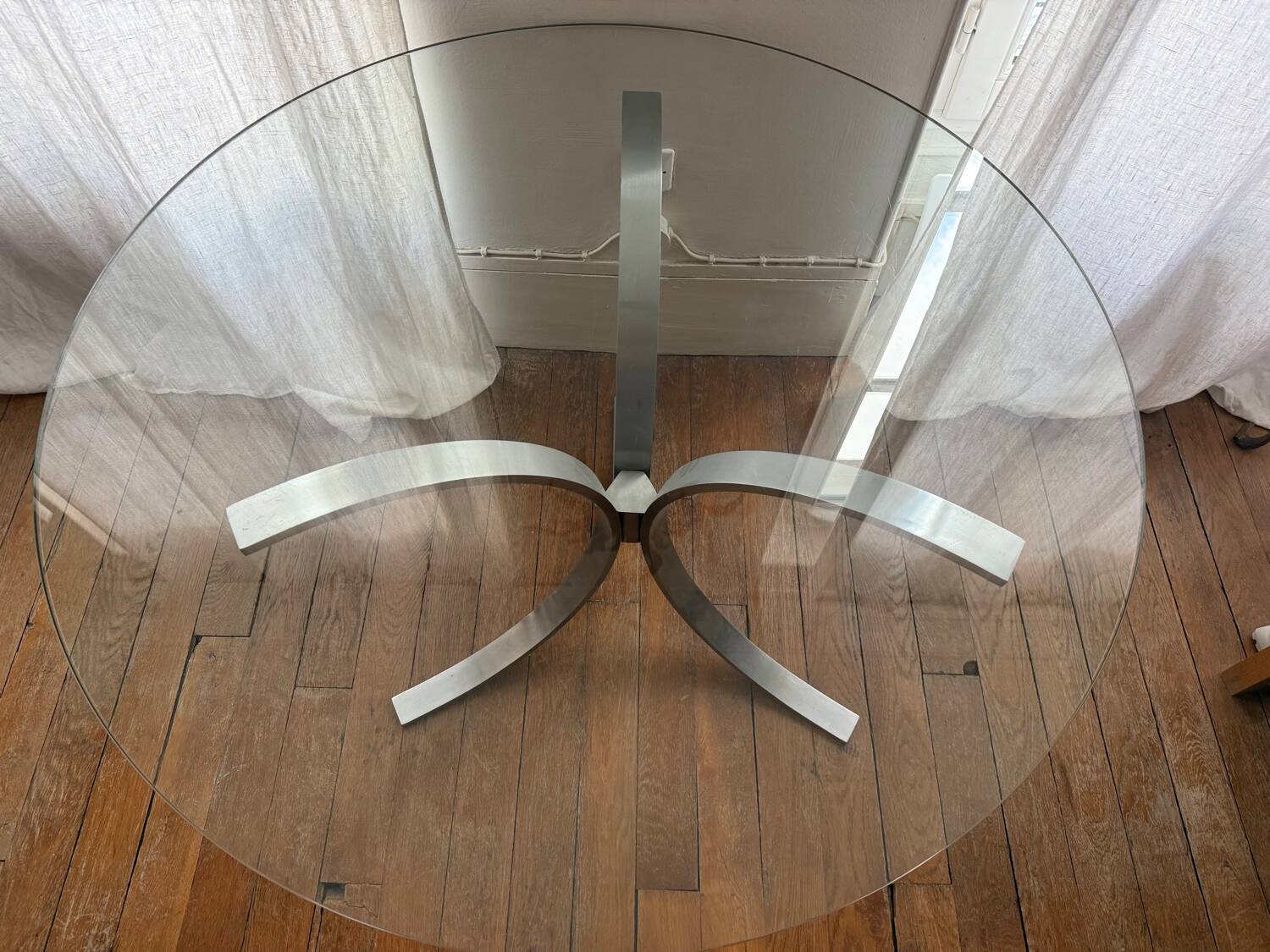 Table ronde en verre et acier, années 70