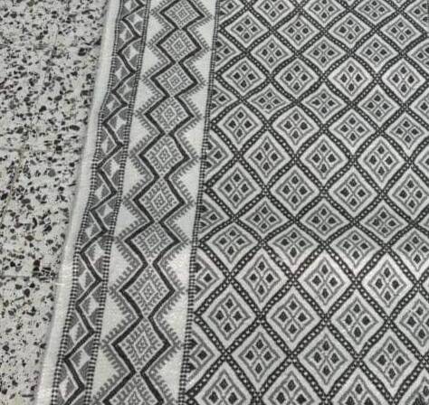 Hand-woven white and gray margoum rug